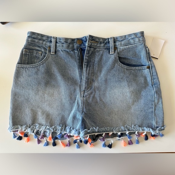 NWT MPID Fiesta Tassel Denim Jean Shorts in Washed Blue - Picture 4 of 7